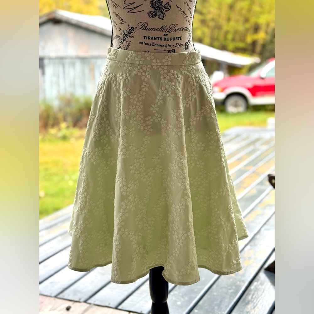 Elegant Pale Green Floral A-Line Skirt